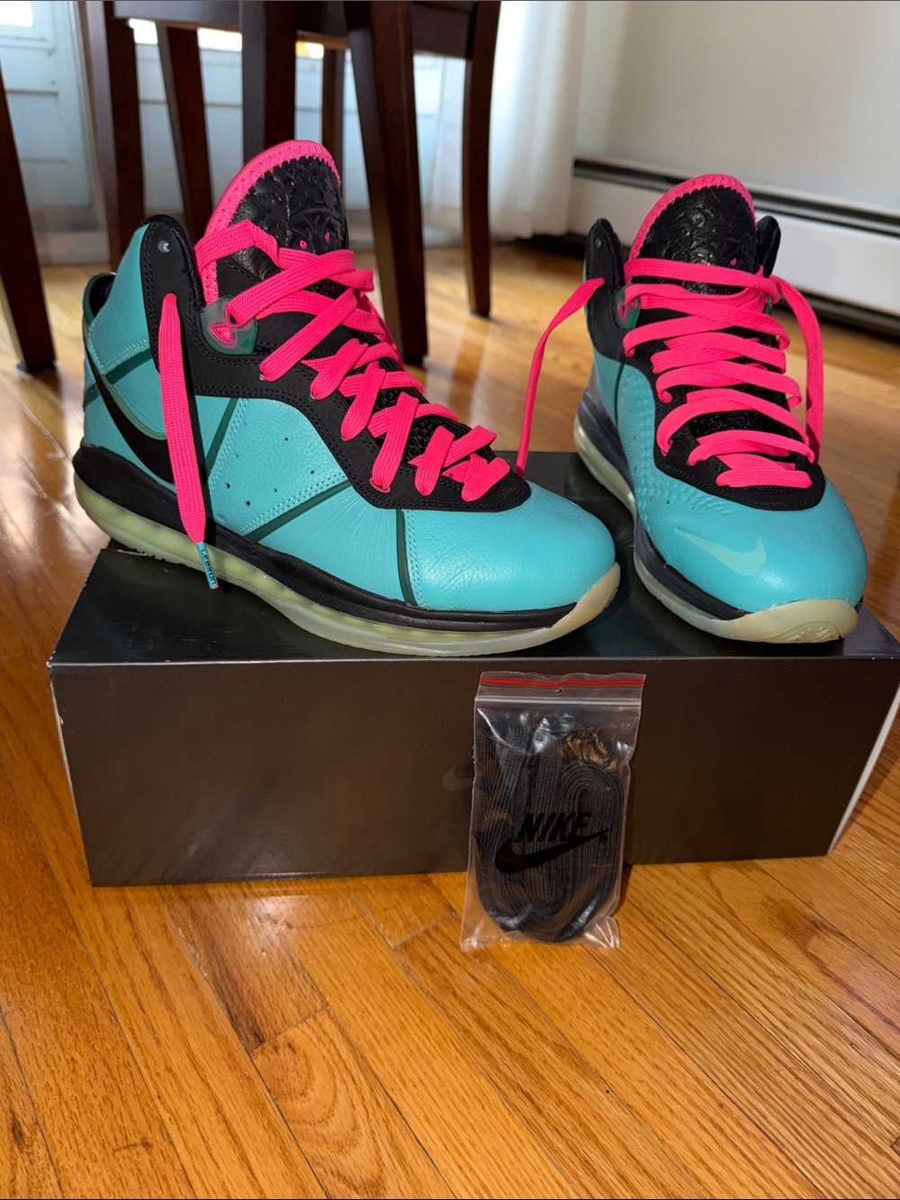 Nike Lebron VIII QS (Size 8.5 Men’s) retro/black-pink flash